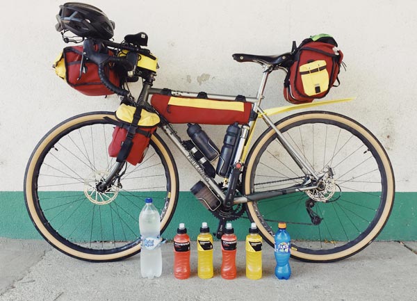 THE BIKEPACKING GUIDE : WHAT TO PACK